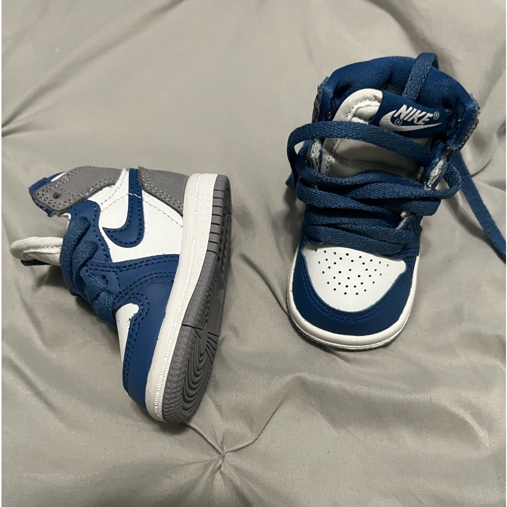 Jordan 1’s size 2C